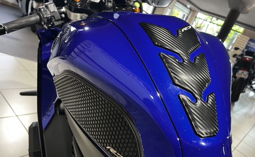 YAMAHA YZF-R7 11