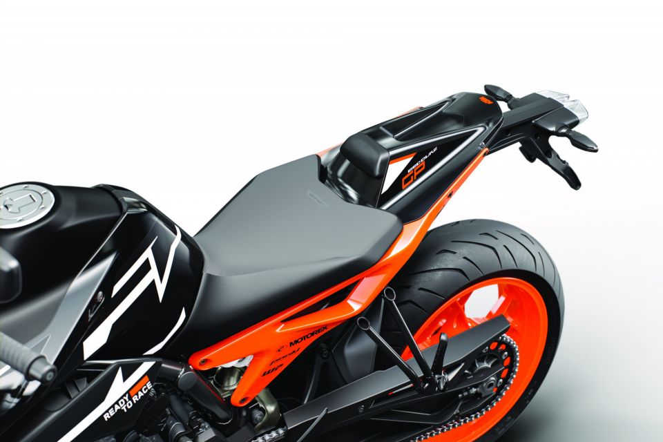 KTM 890 DUKE 52