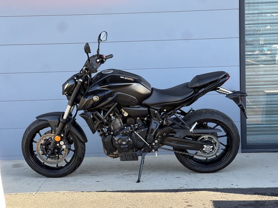 YAMAHA MT-07 (47.5CV) 3