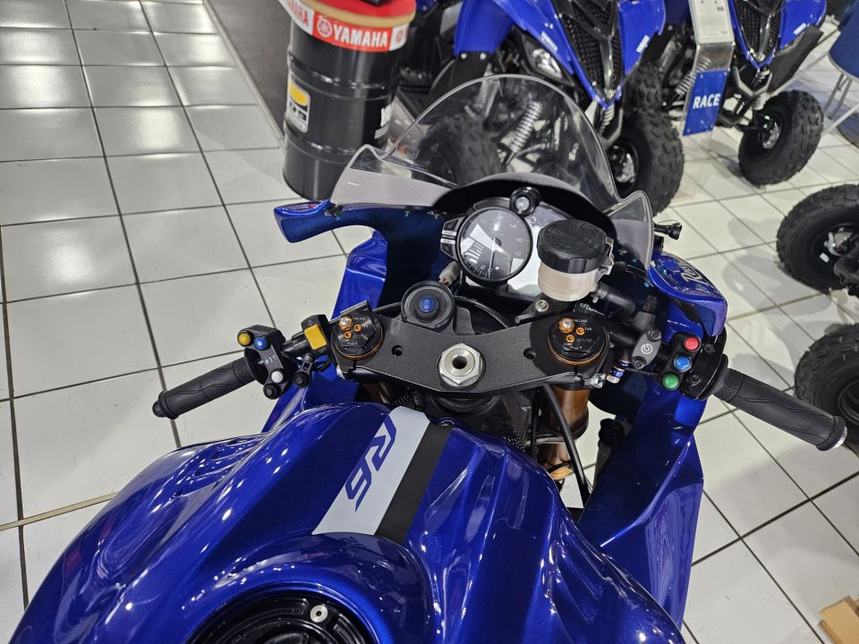 YAMAHA YZF-R6 4