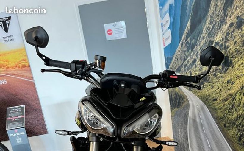 TRIUMPH STREET TRIPLE 765 RS 2