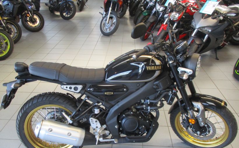 YAMAHA XSR 125 Legacy 40