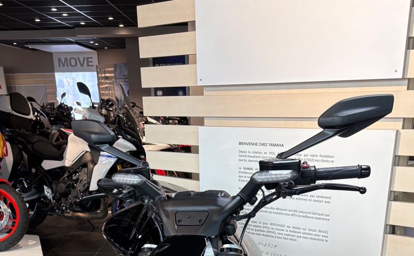 DUCATI DIAVEL V4 2