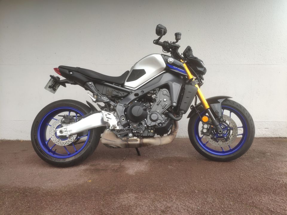 YAMAHA MT-09 SP 3