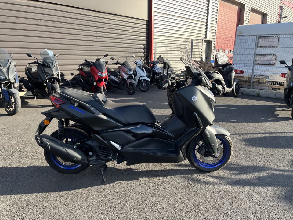 YAMAHA X-MAX 125 2