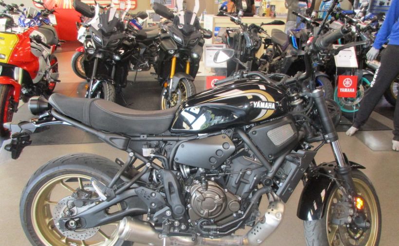 YAMAHA XSR 700 2