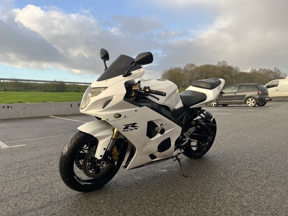 SUZUKI GSX-R 600 15