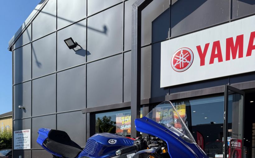 YAMAHA YZF 1000 R1 1