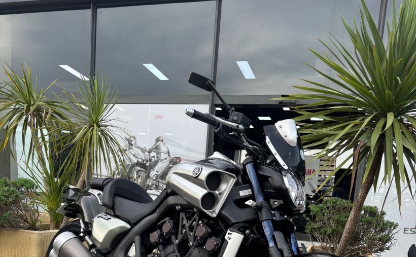 YAMAHA V-MAX 1700 0
