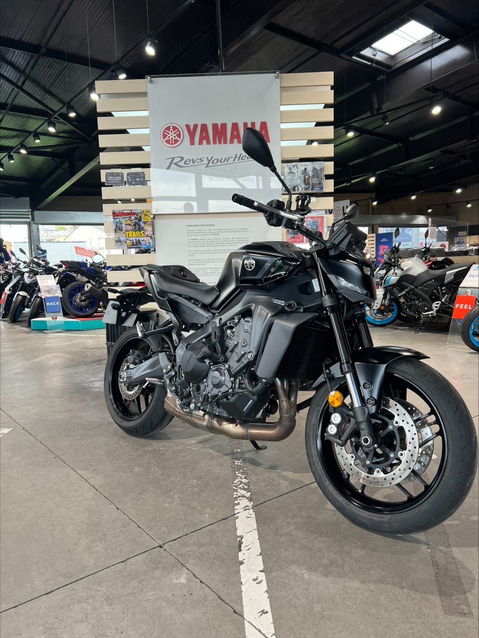 YAMAHA MT-09  Y-AMT 3