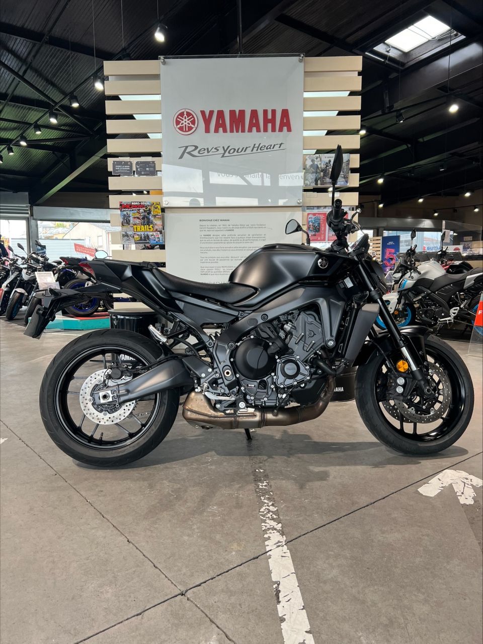YAMAHA MT-09  Y-AMT 4