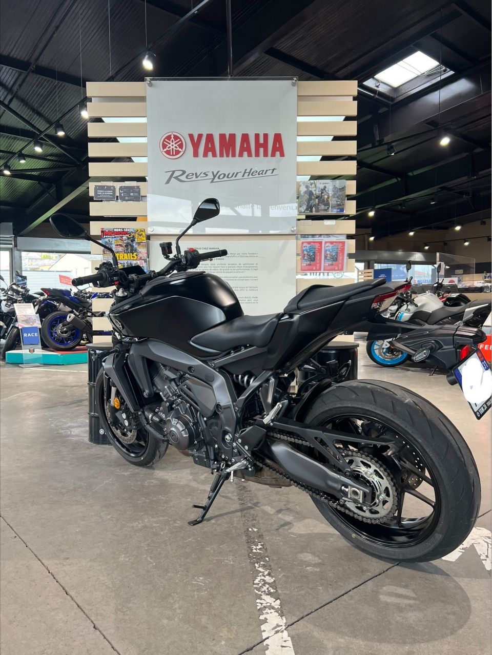 YAMAHA MT-09  Y-AMT 2