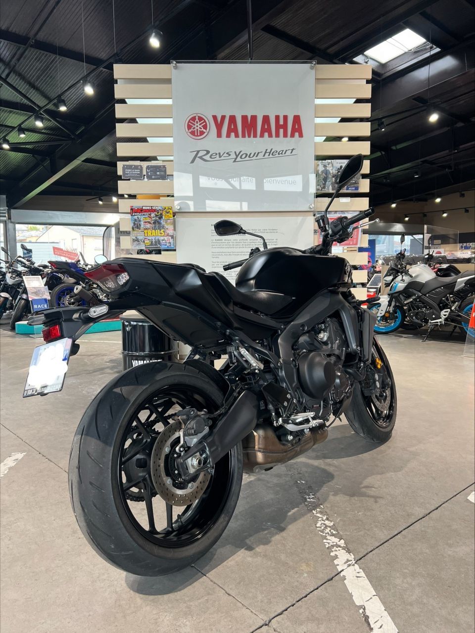 YAMAHA MT-09  Y-AMT 5