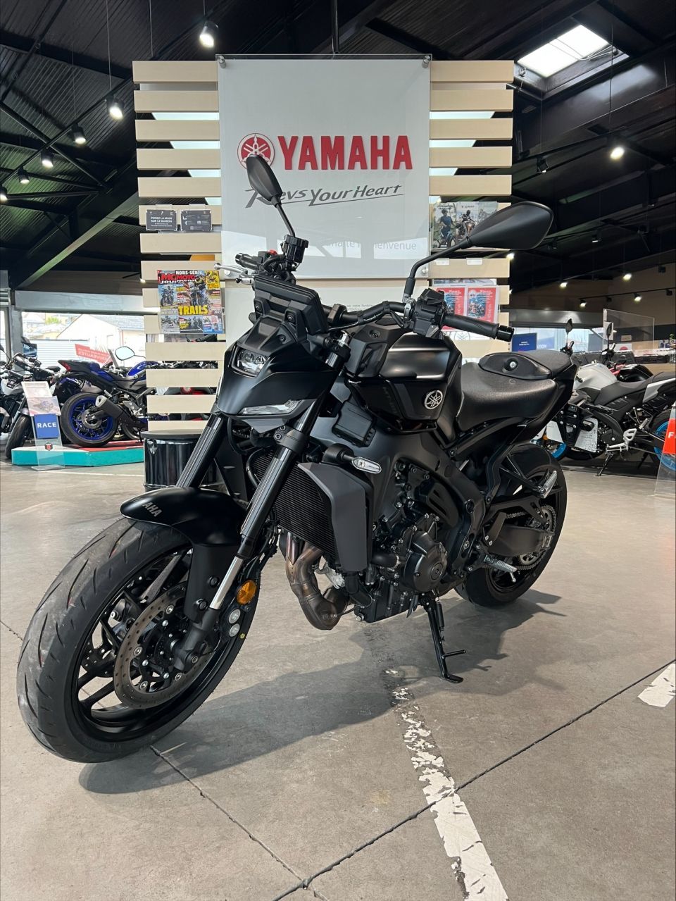 YAMAHA MT-09  Y-AMT 0