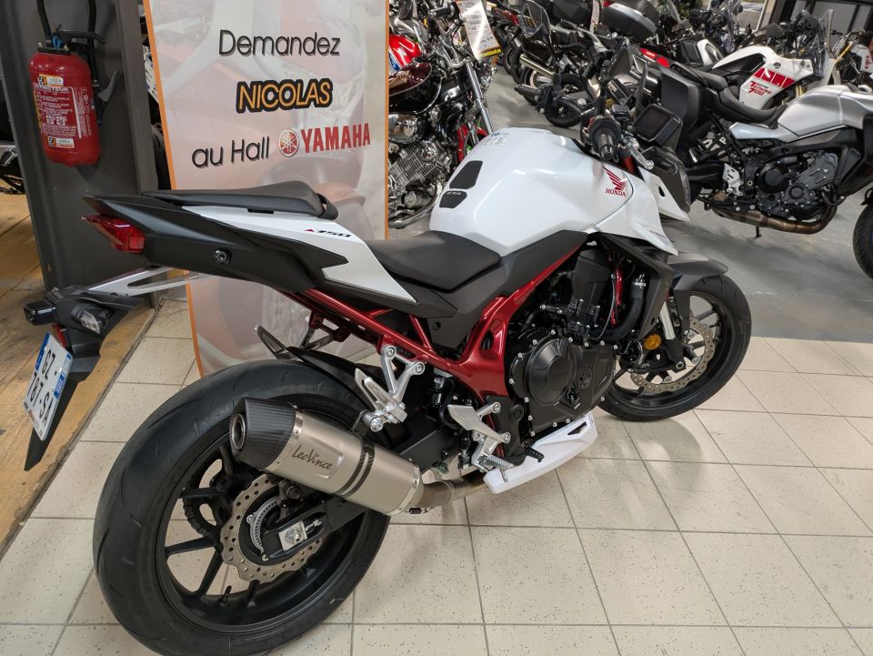 HONDA CB 750 HORNET 10