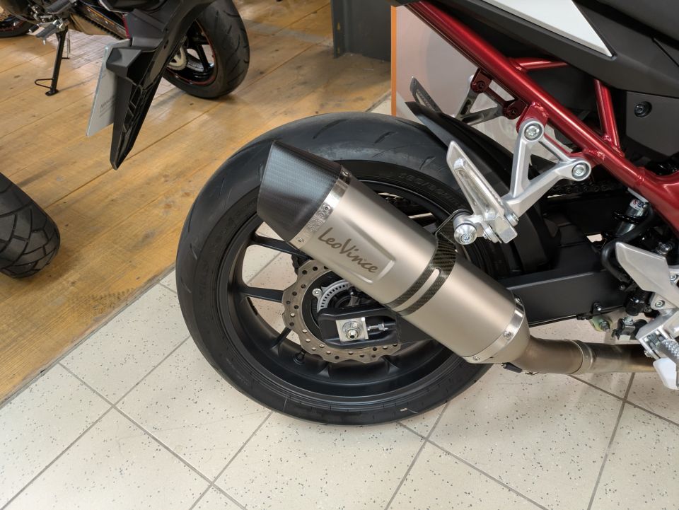 HONDA CB 750 HORNET 20