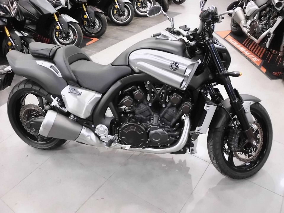YAMAHA V-MAX 1700 2