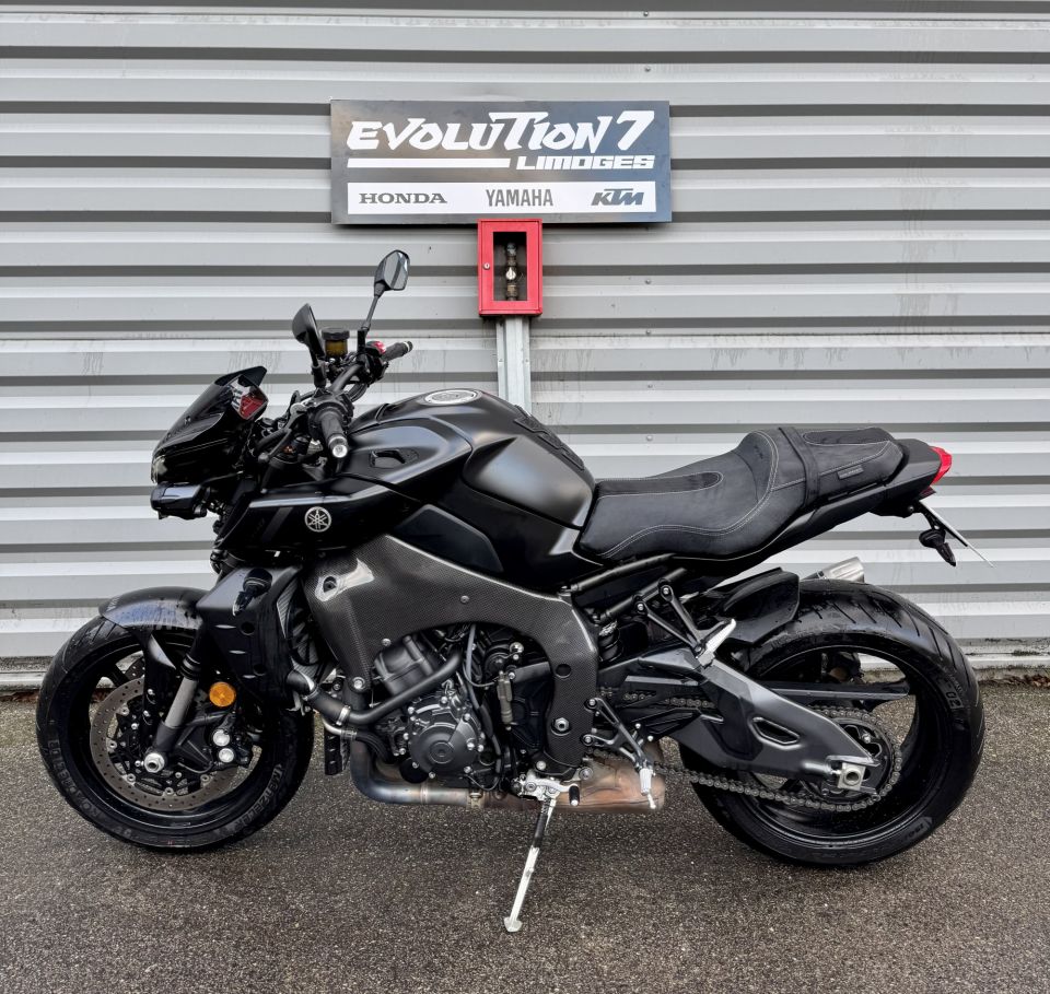 YAMAHA MT-10 12