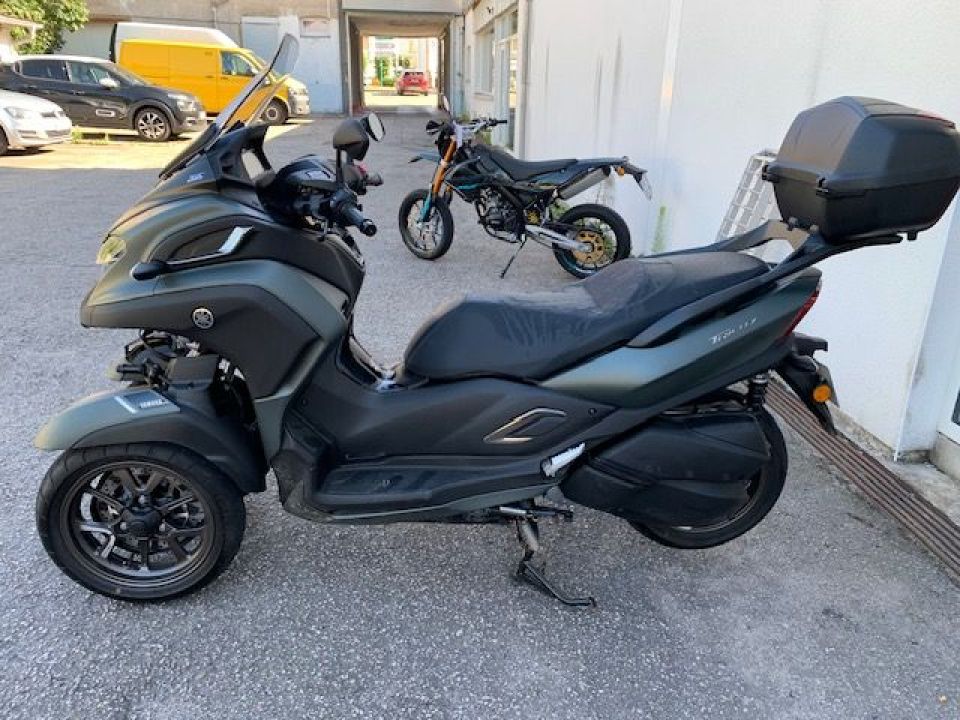 YAMAHA TRICITY 300 8