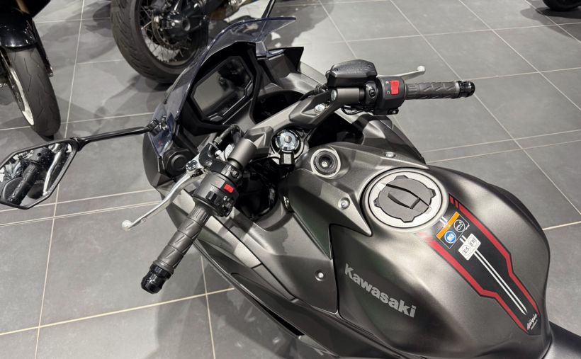 KAWASAKI NINJA 650 2