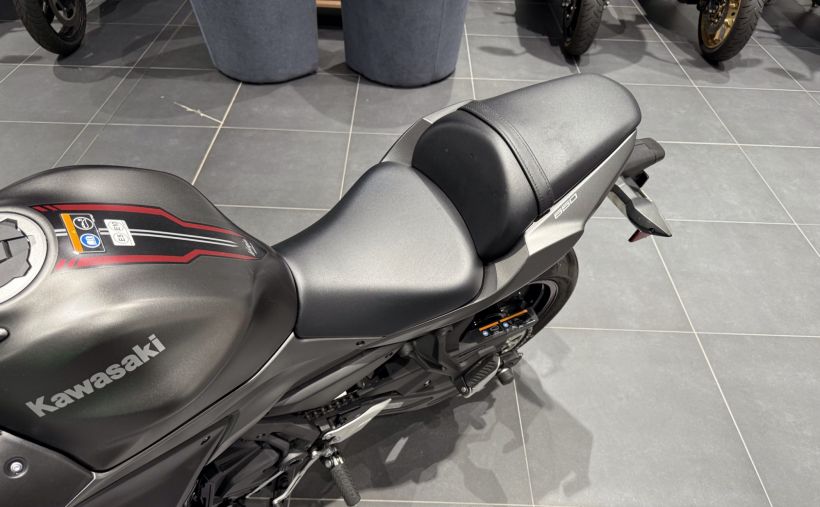 KAWASAKI NINJA 650 3