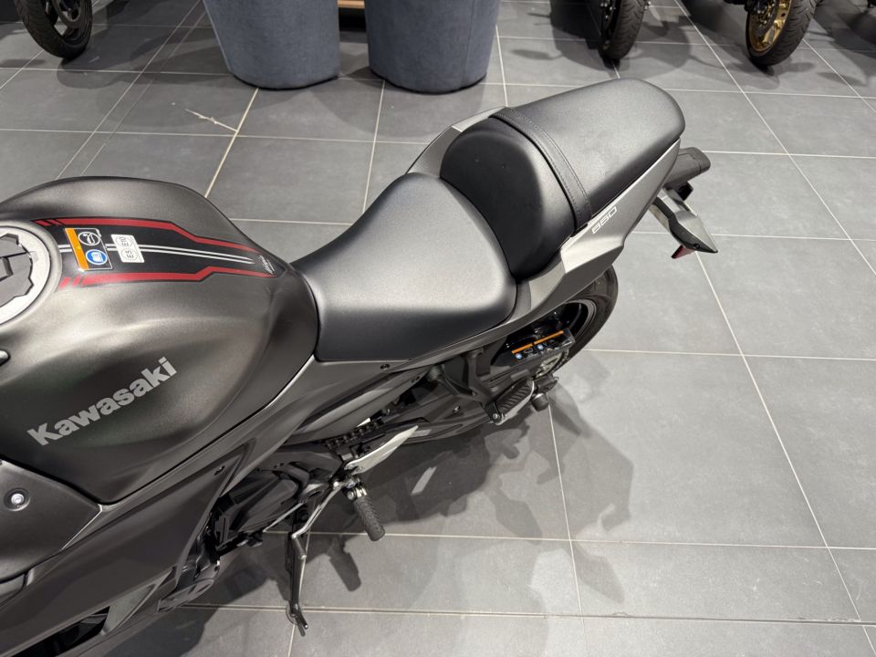 KAWASAKI NINJA 650 15