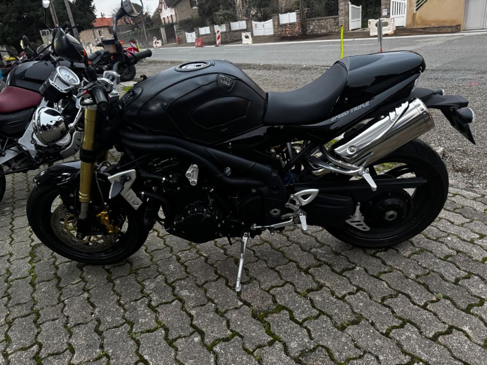 TRIUMPH SPEED TRIPLE 1050 18