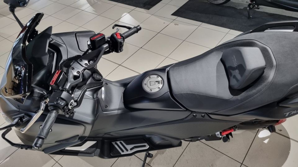 YAMAHA XP T-MAX 560 6