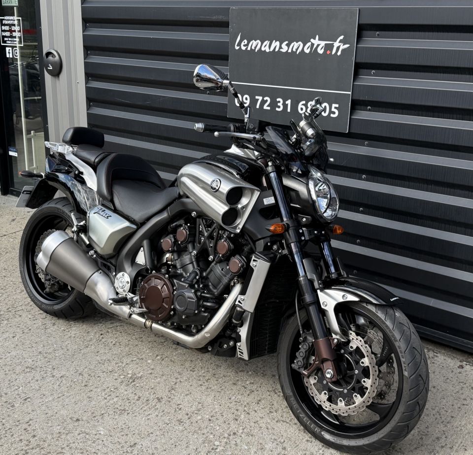 YAMAHA V-MAX 1700 0