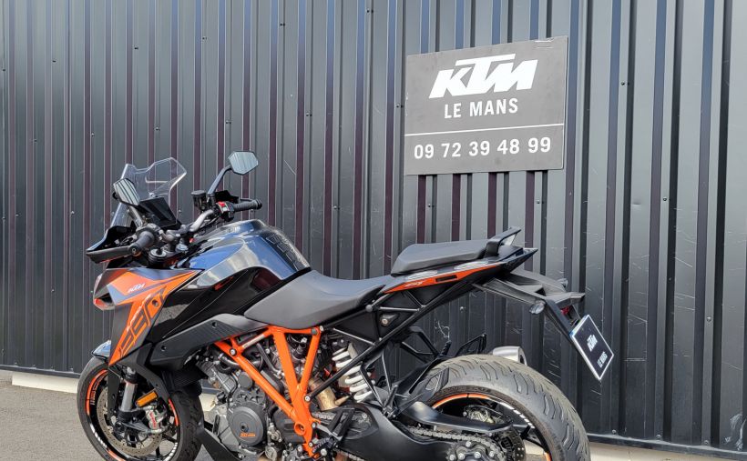 KTM 1290 SUPER DUKE GT 4