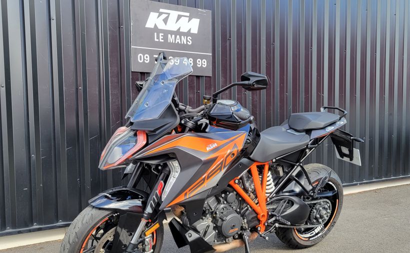 KTM 1290 SUPER DUKE GT 2