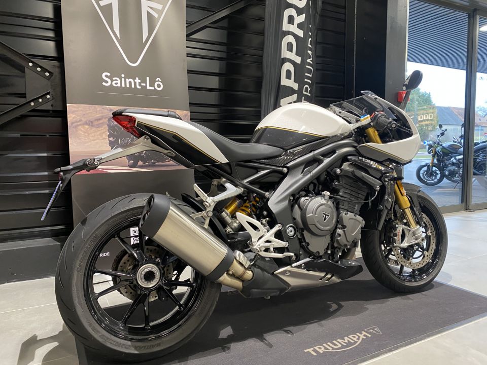 TRIUMPH SPEED TRIPLE 1200 RR 12