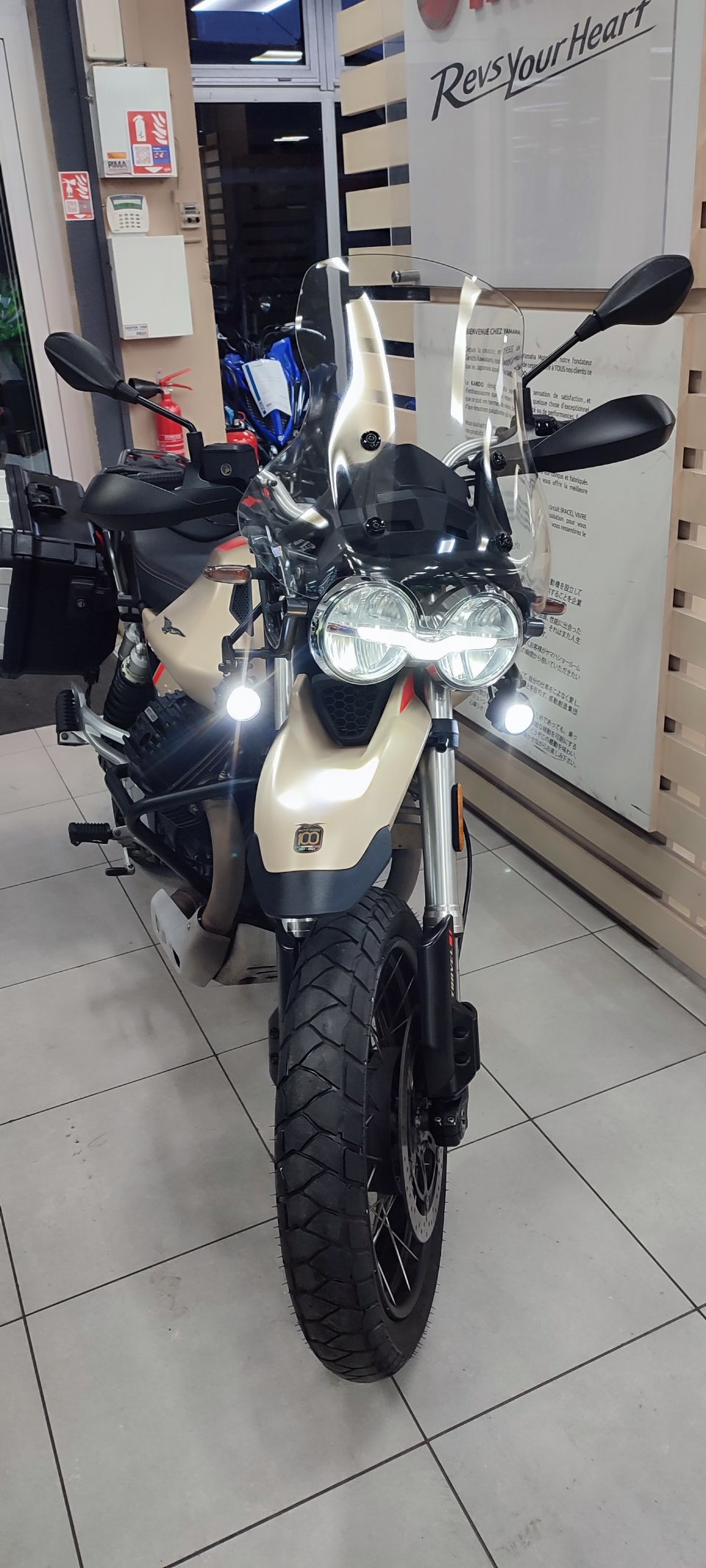 MOTO GUZZI V85 TT TRAVEL PACK 850 27