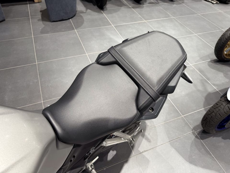 HONDA CB650R Neo Sports Café 15