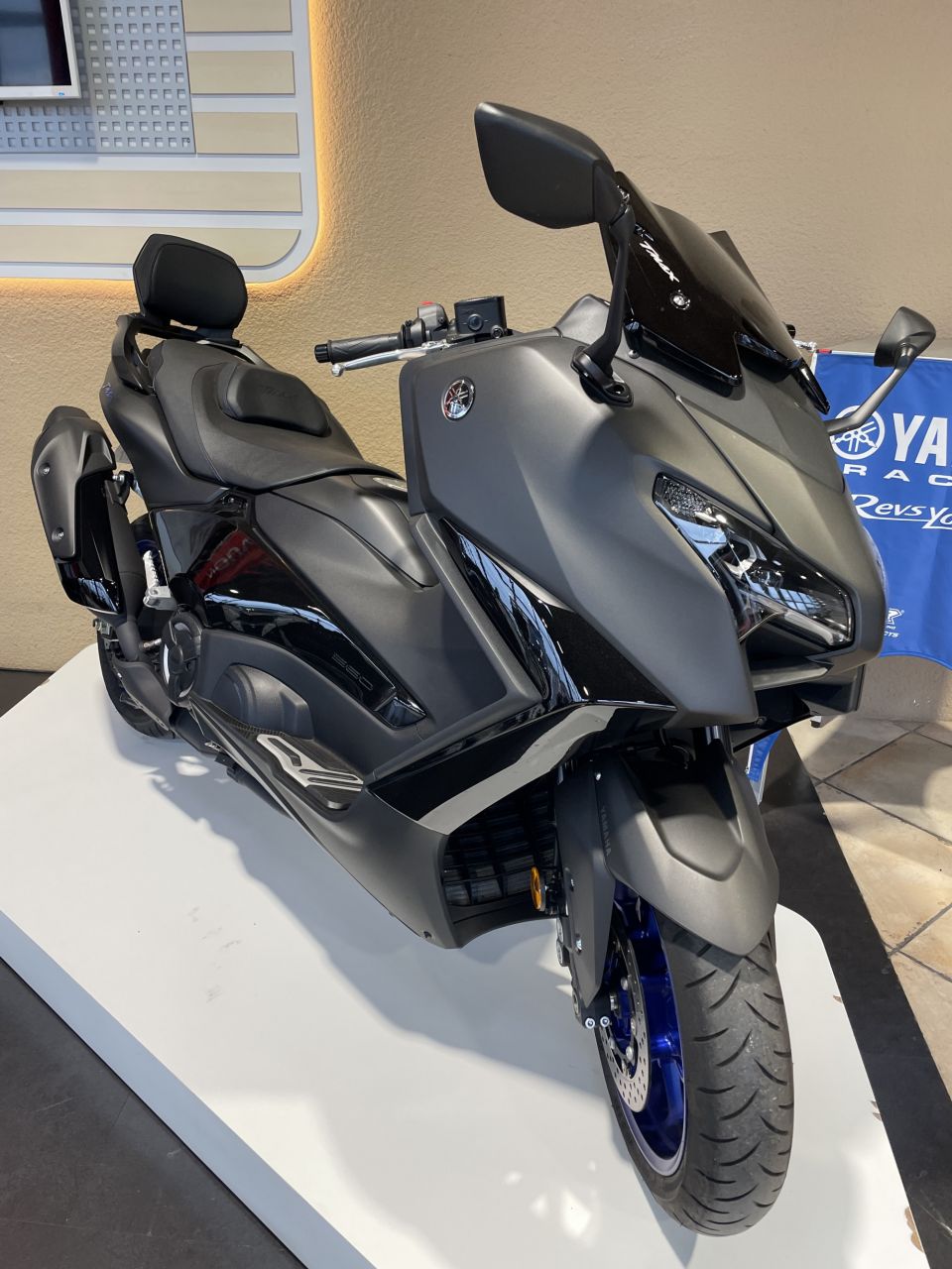 YAMAHA XP T-MAX 560 2