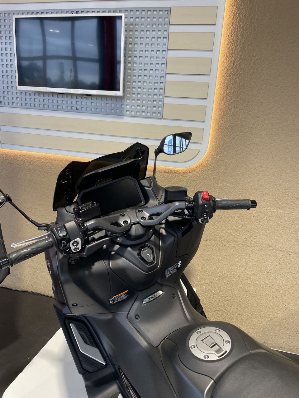 YAMAHA XP T-MAX 560 3