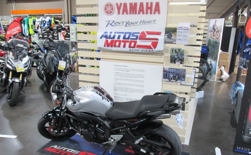 YAMAHA 600 FZ 6 S2 3