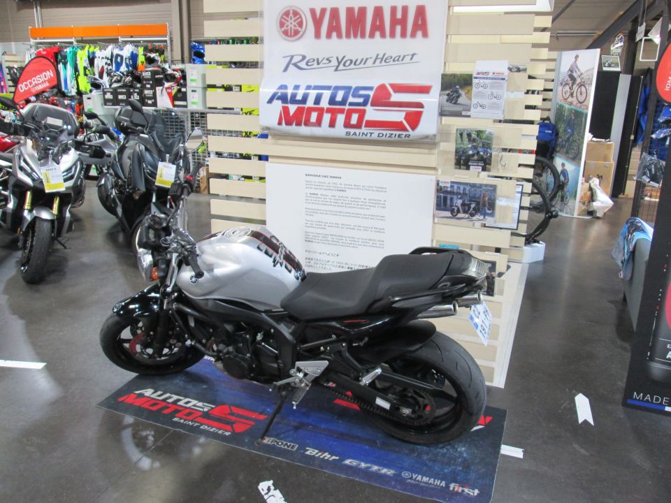 YAMAHA 600 FZ 6 S2 3