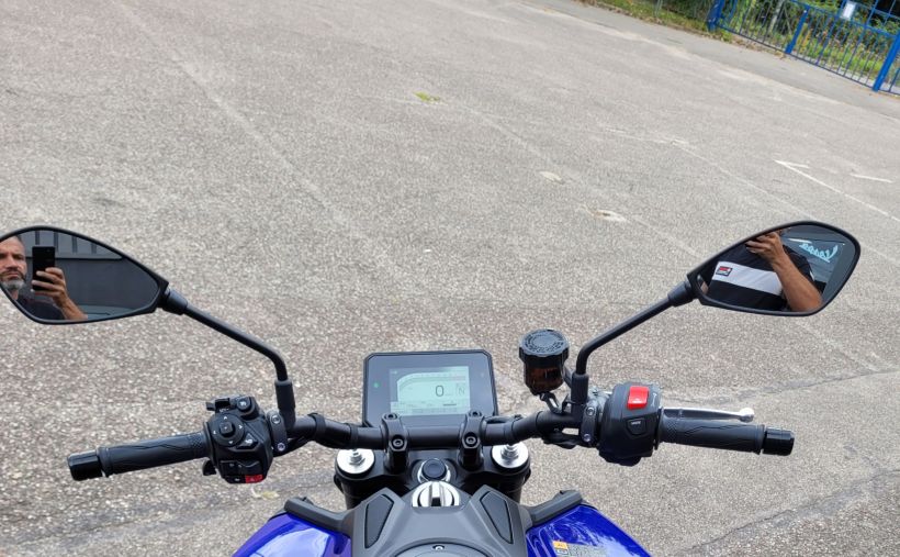 YAMAHA MT-09  Y-AMT 12
