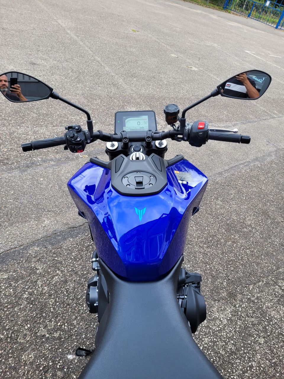YAMAHA MT-09  Y-AMT 12