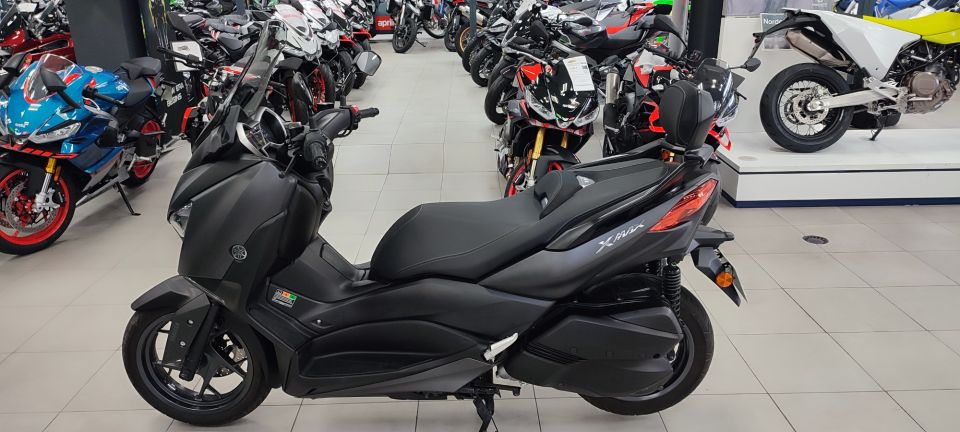 YAMAHA XMAX 300 18