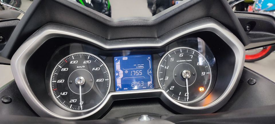 YAMAHA XMAX 300 36