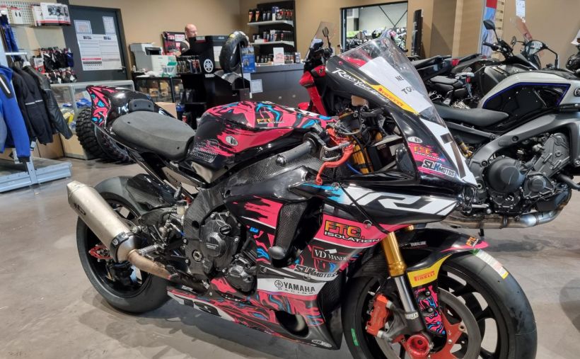YAMAHA YZF 1000 R1 0