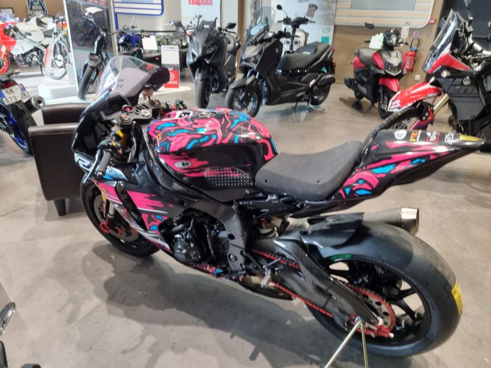 YAMAHA YZF 1000 R1 2