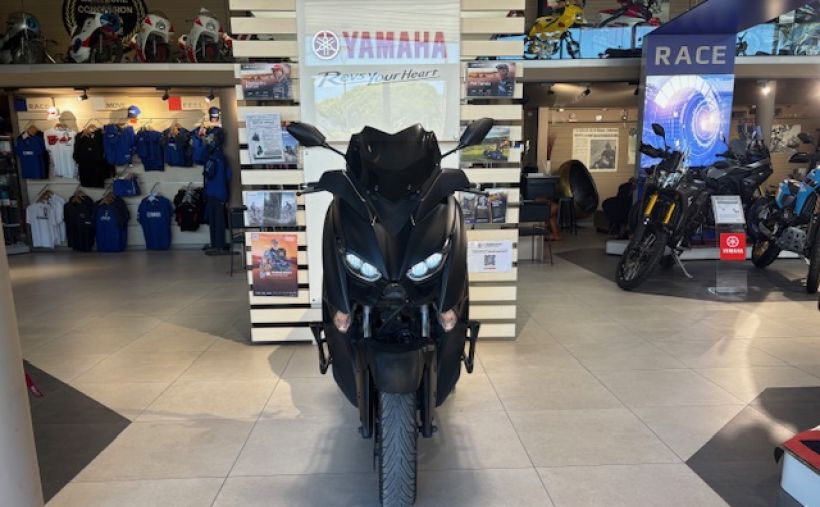 YAMAHA XMAX 300 FAIBLE KILOMETRAGE +DE 850€ D'EQUIPEMENT  67€/MOIS* GARANTIE 12 MOIS 2