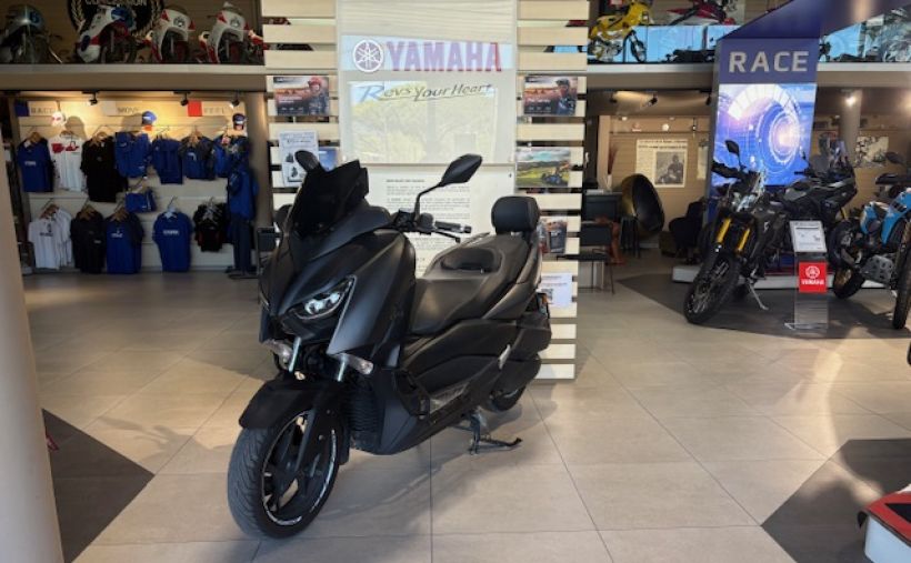 YAMAHA XMAX 300 FAIBLE KILOMETRAGE +DE 850€ D'EQUIPEMENT  67€/MOIS* GARANTIE 12 MOIS 3