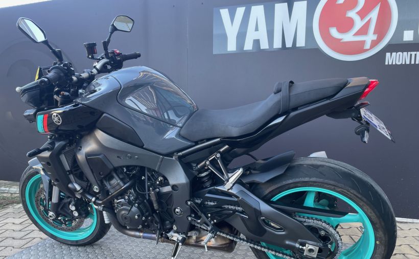 YAMAHA MT-10 3