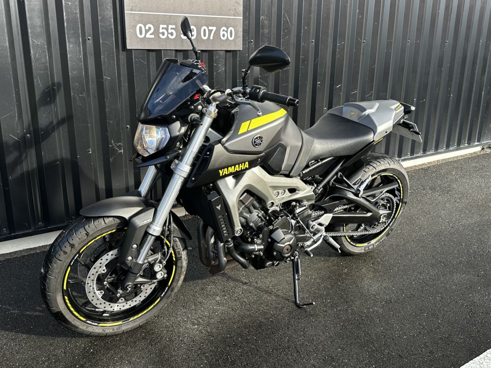 YAMAHA MT-09 15