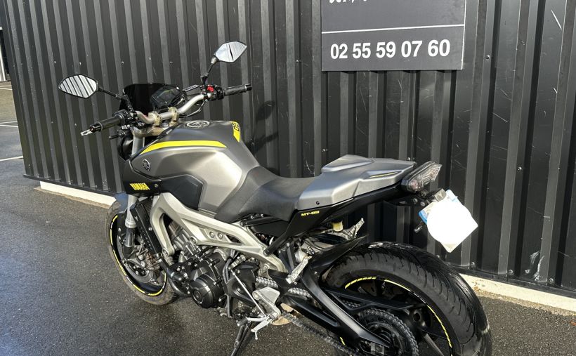 YAMAHA MT-09 25
