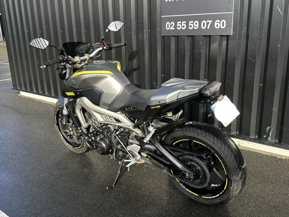 YAMAHA MT-09 25